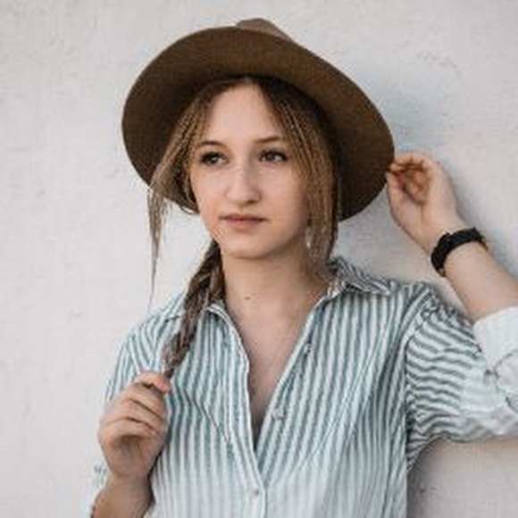 Meet the Posher Other - Meet your Posher, Leila